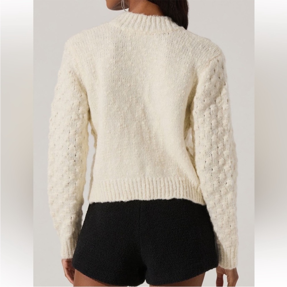 NEW ASTR the Label Velvet Bow Cardigan Size Small - Picture 3 of 8